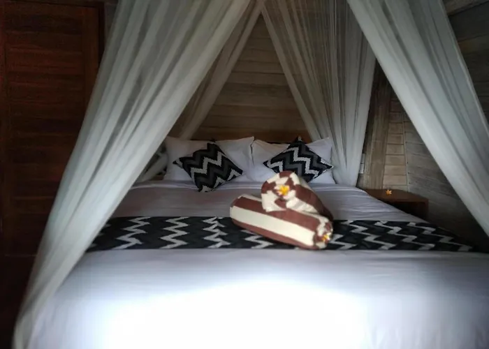 Honeybee Hut 3*